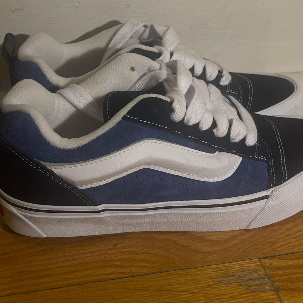 Knu Skool Suede Shoe

Size 8.5 MENS